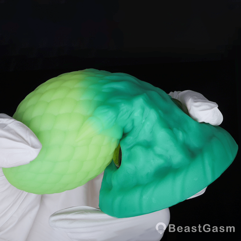 🍏 Eye of the Dragon Plug – Glow Silicone Fantasy Toy - BeastGasm